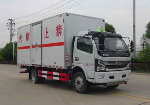 华通牌HCQ5125XZWEQ6型杂项危险物品厢式运输车