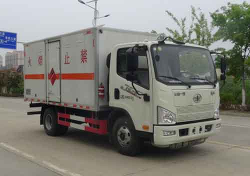 华通牌HCQ5040XRYCA6型易燃液体厢式运输车