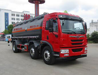 中汽力威牌HLW5256GFW5CA型腐蚀性物品罐式运输车