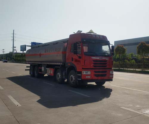 专威牌HTW5320GYYCAC型运油车