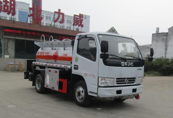 中汽力威牌HLW5040GRY5EQ型易燃液体罐式运输车