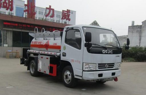 中汽力威牌HLW5040GRY5EQ型易燃液体罐式运输车
