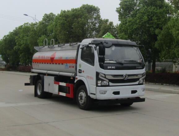 中汽力威牌HLW5120GJYE6型加油车