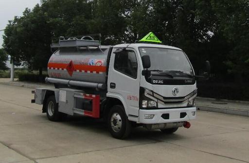 中汽力威牌HLW5075GRYEQ6型易燃液体罐式运输车