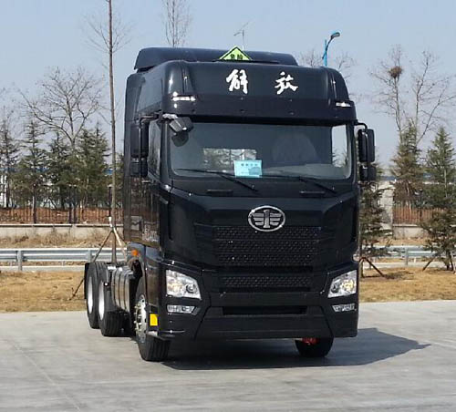 解放牌CA4250P26K2T1E5A81型危险品运输半挂牵引车