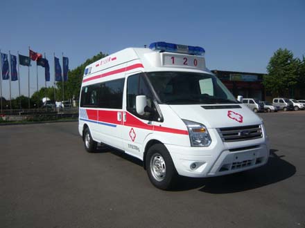 亚特重工牌TZ5040XJHJXM6A型救护车
