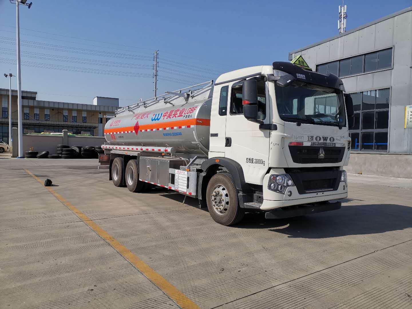 永强牌YQ5263GYYCTZ型运油车