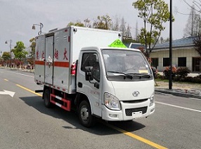 程力威牌CLW5040XFWSH6型腐蚀性物品厢式运输车