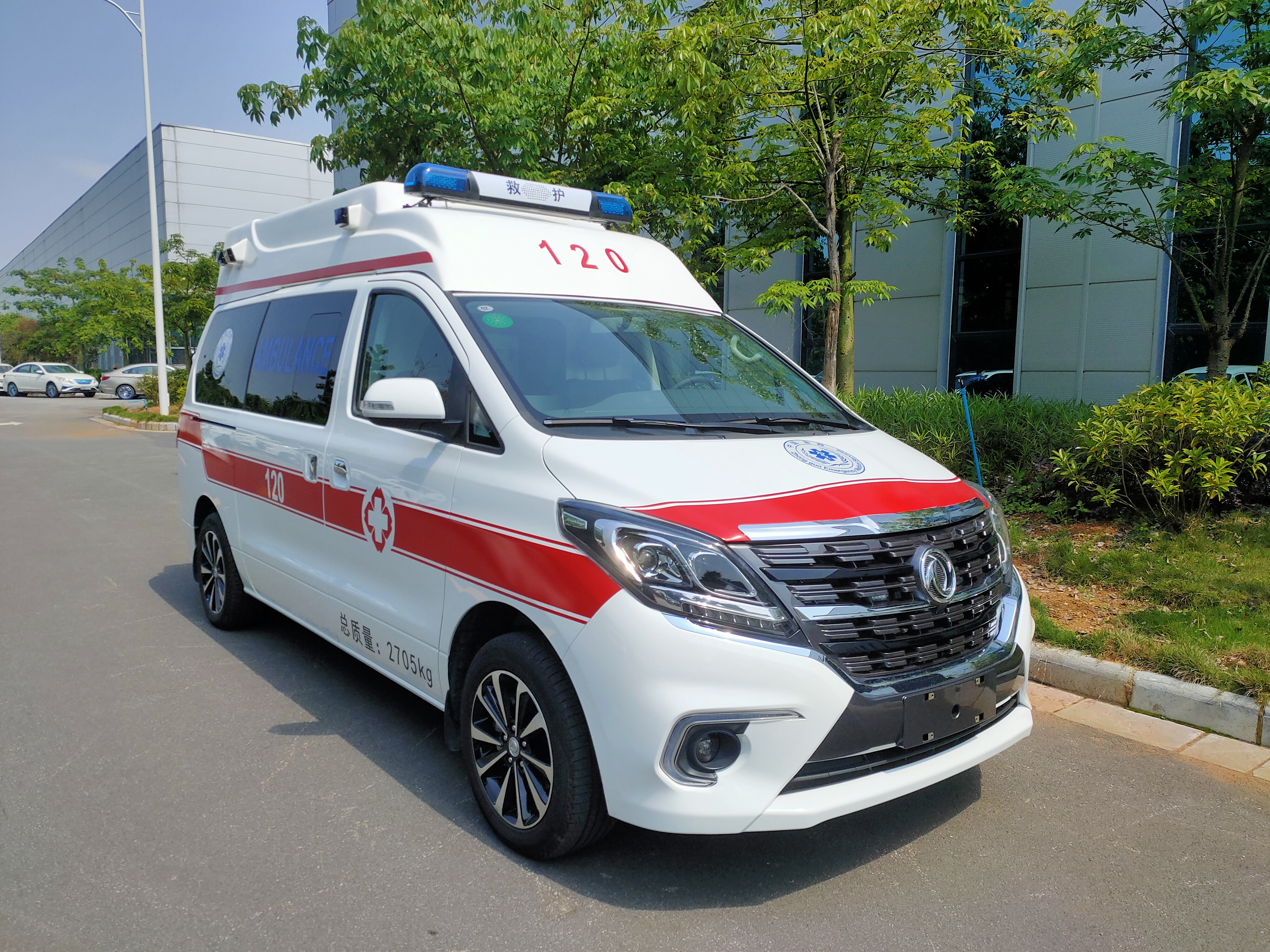 东风牌LZ5031XJHMQ18BM型救护车