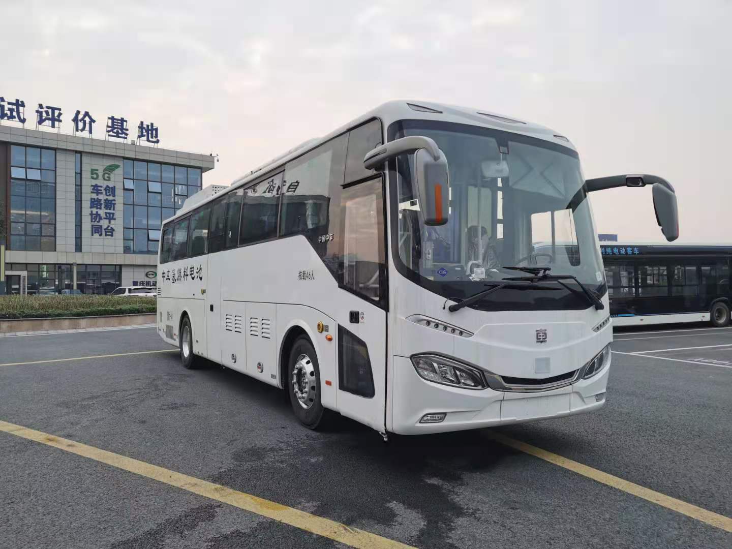 中国中车牌CSR6110KFCEV1型燃料电池客车