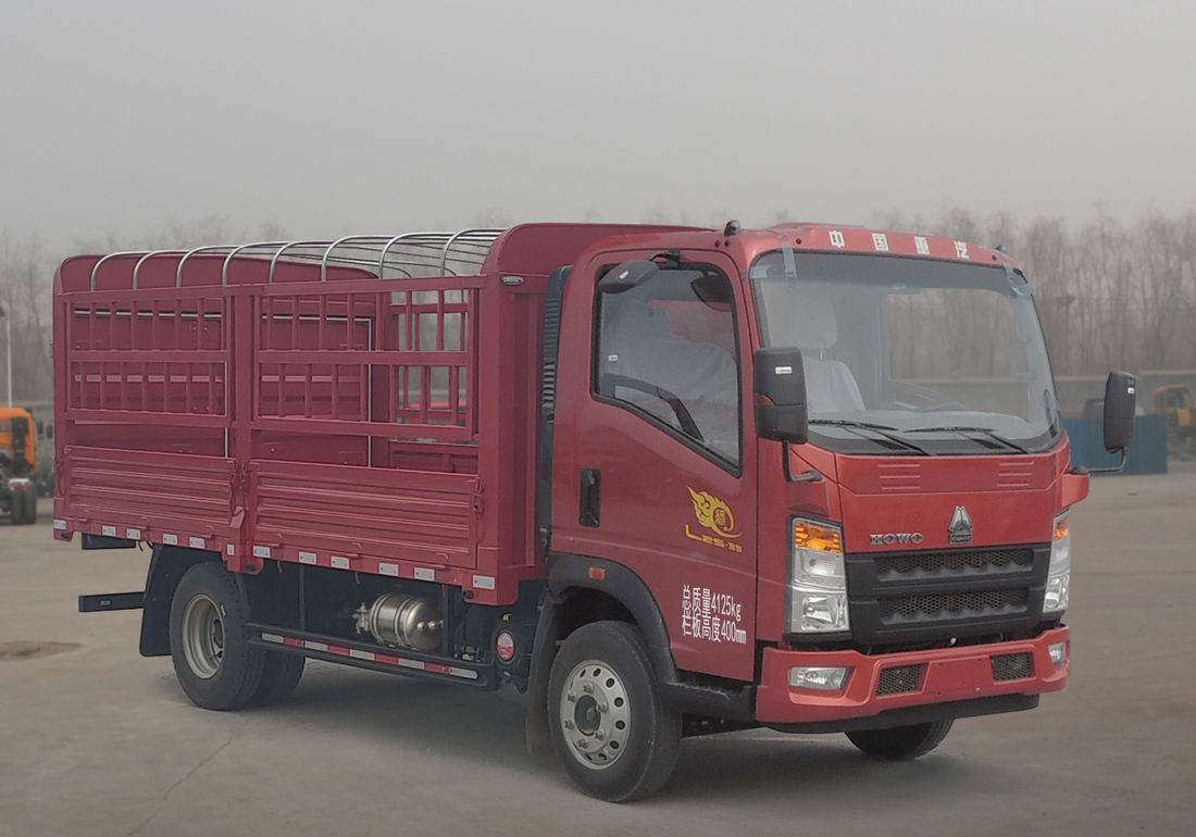 豪沃牌ZZ5047CCYF2813F143型仓栅式运输车