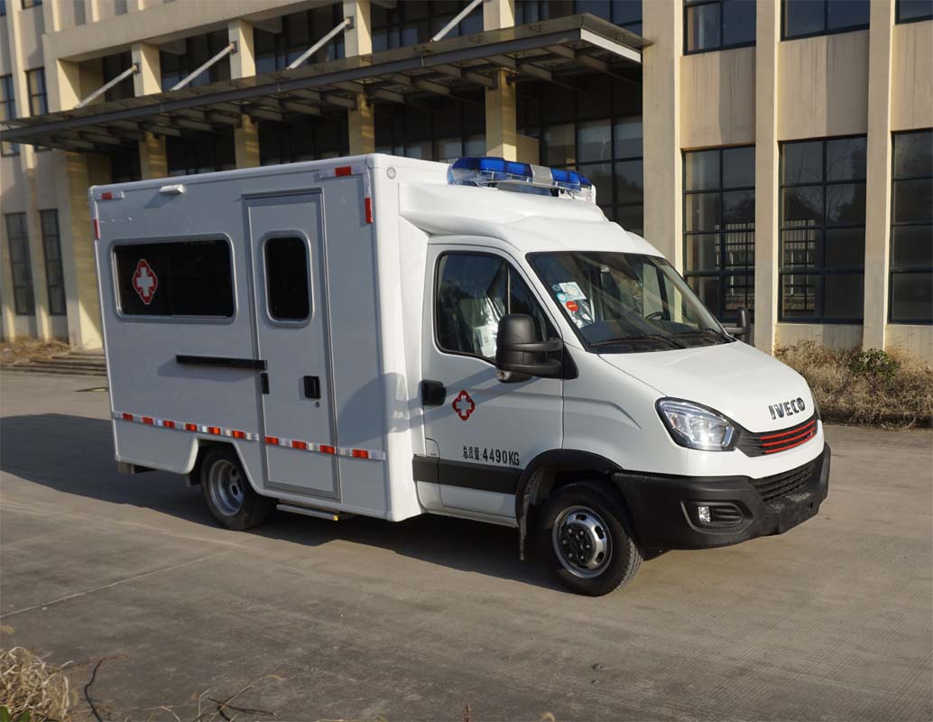 东方汽车牌ZDF5043XJHX型救护车