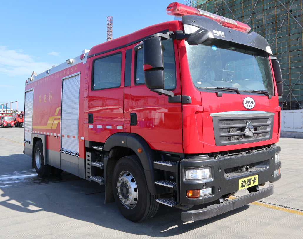 路亚科牌LXF5190GXFPM80/SDK型泡沫消防车