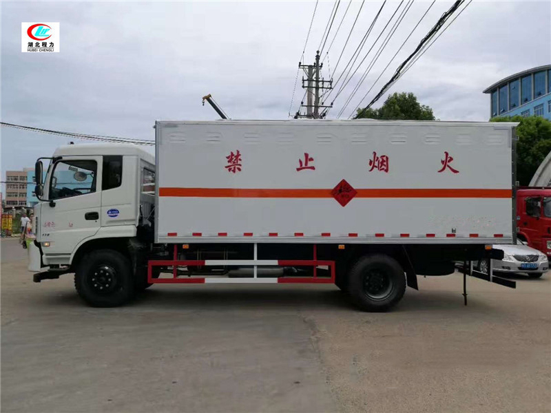 东风6.1米爆破器材运输车【一类】 ()