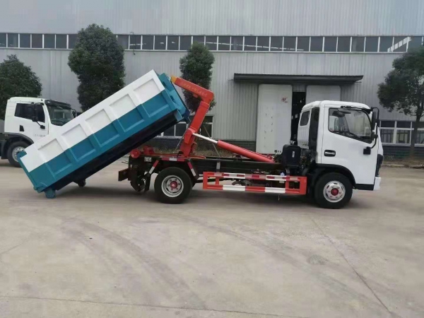东风多利卡5吨钩臂式垃圾车 ()