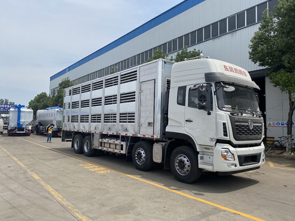 东风天龙9.6米全铝合金猪苗运输车 ()